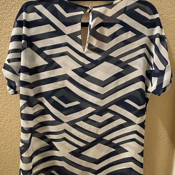 Banana Republic short sleeve blouse - Picture 2 of 3